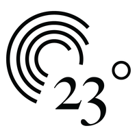 23°